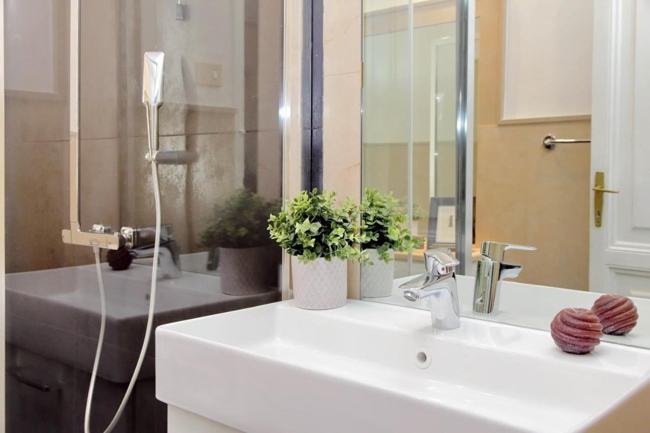 4Bnb - Tiberina Spacious Apartment Рим Екстер'єр фото