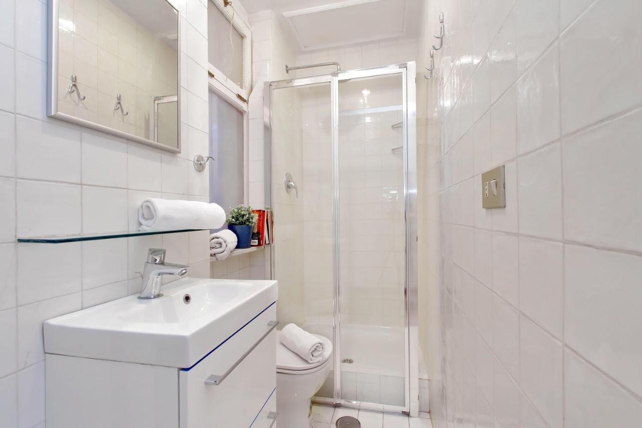 4Bnb - Tiberina Spacious Apartment Рим Екстер'єр фото